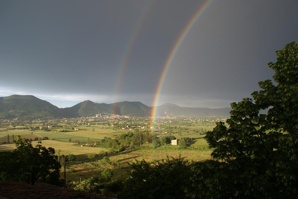 Fonte Chiara Villa Gubbio Buitenkant foto